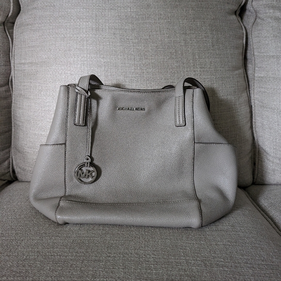Michael Kors Ashbury Large Grab Leather Bag - Picture 9 of 14